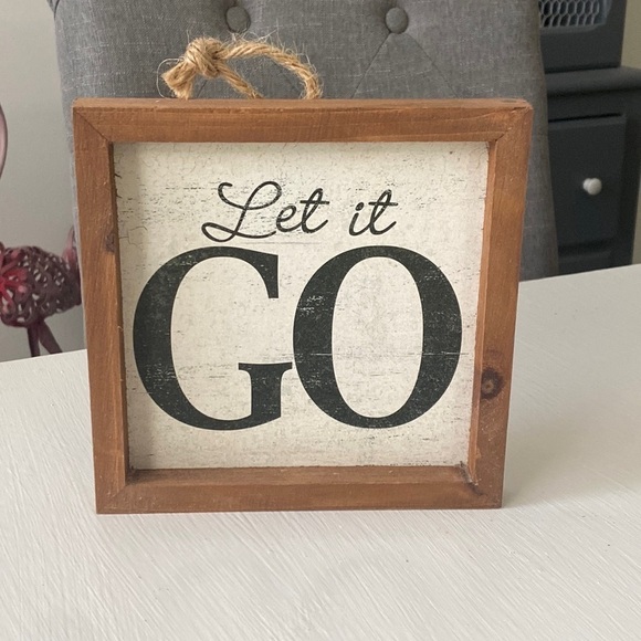 Let it GO Wood Rustic Distressed Farmhouse Sign Disney Frozen - Picture 1 of 5